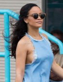 Rihanna-in-skirt-Barbados-15