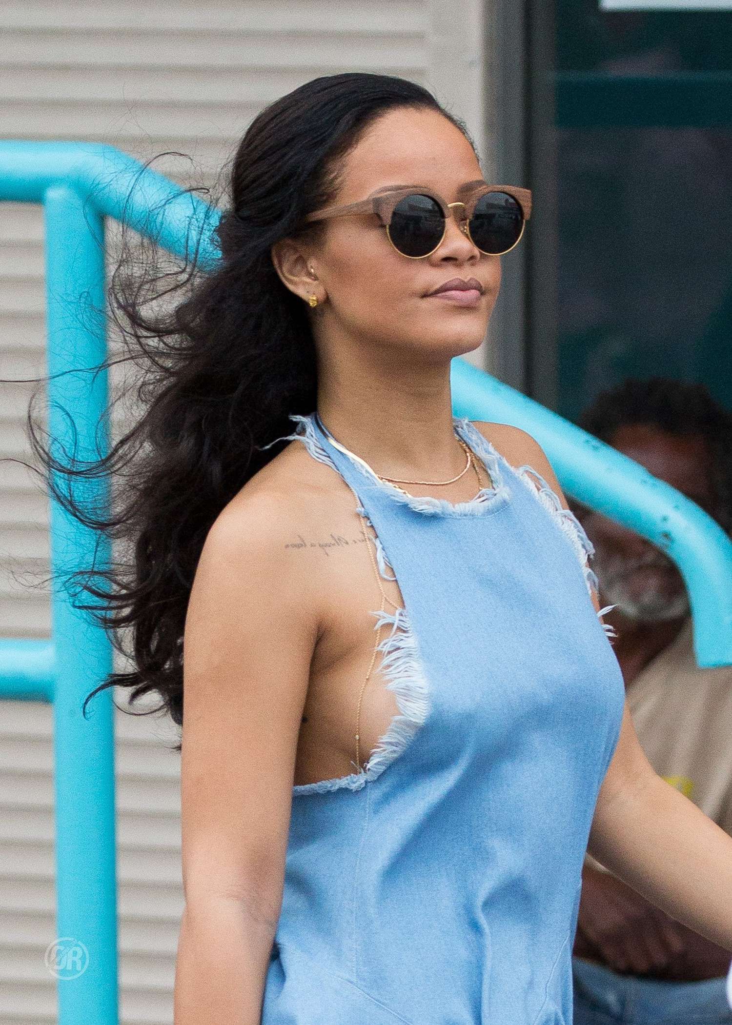 Rihanna-in-skirt-Barbados-15