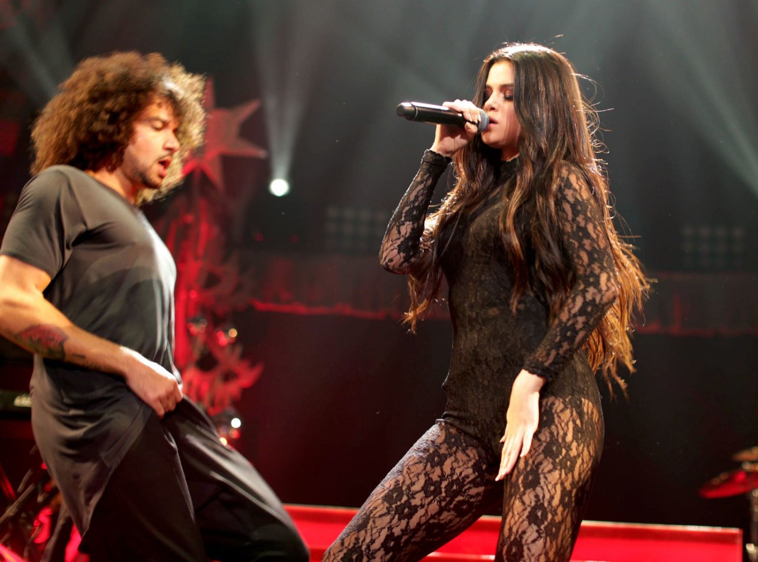 Selena-Gomez-at-102-7-KIIS-FM-Jingle-Ball-2015-in-LA-10