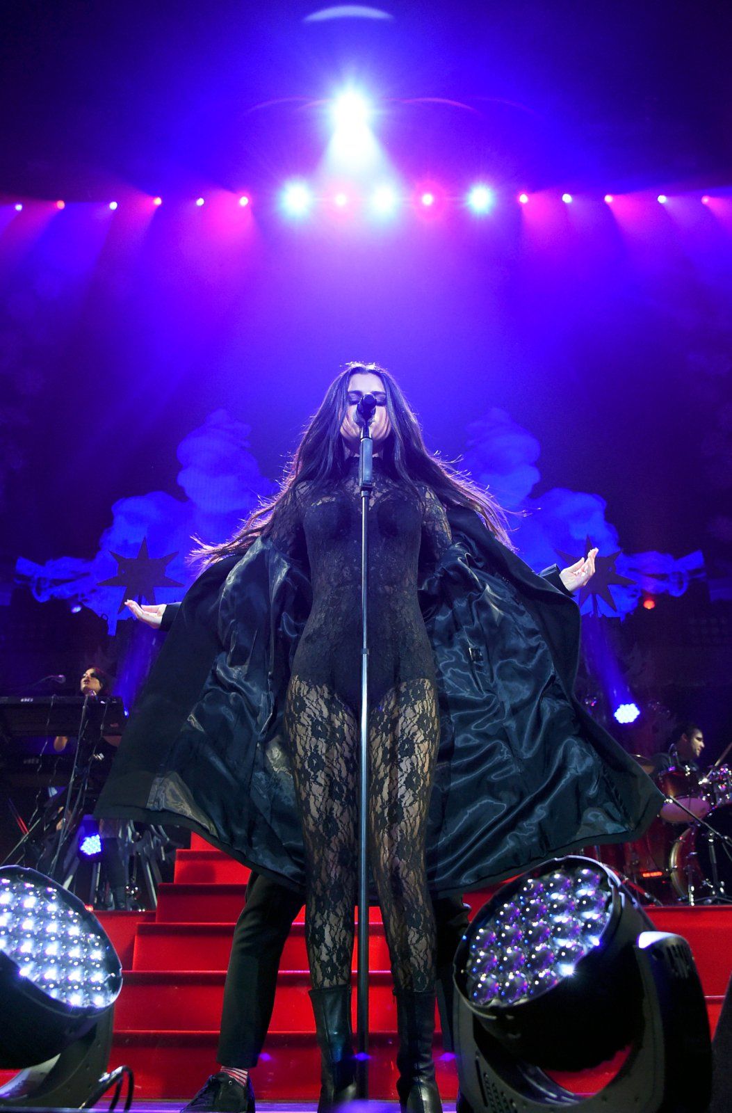 Selena-Gomez-at-102-7-KIIS-FM-Jingle-Ball-2015-in-LA-7