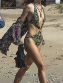 Suki-Waterhouse-and-Immy-Waterhouse-Bikini-Candids-in-Barbados-8