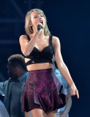 Taylor-Swift-Performing-at-1989-World-Tour-in-Brisbane-10