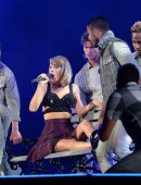 Taylor-Swift-Performing-at-1989-World-Tour-in-Brisbane-11