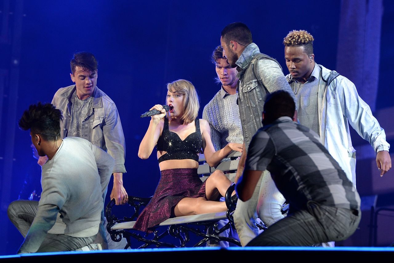 Taylor-Swift-Performing-at-1989-World-Tour-in-Brisbane-11