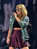 Taylor-Swift-Performing-at-1989-World-Tour-in-Brisbane-2