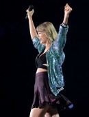 Taylor-Swift-Performing-at-1989-World-Tour-in-Brisbane-5