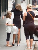 Taylor-Swift-in-Leggy-Outside-Hotel-2