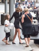Taylor-Swift-in-Leggy-Outside-Hotel-5