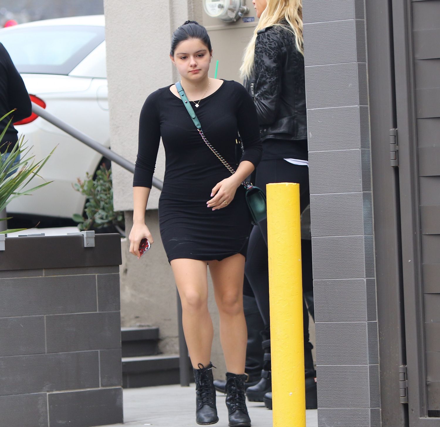 Ariel-Winter-Leggy-701
