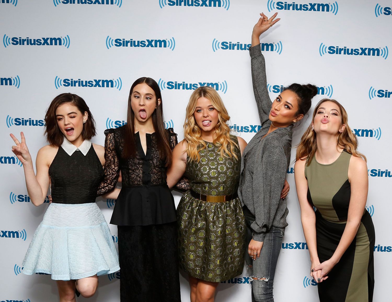 Ashley-Benson-Shay-Mitchell-Lucy-Hale-Troian-Bellisario-and-Sasha-Pieterse-5