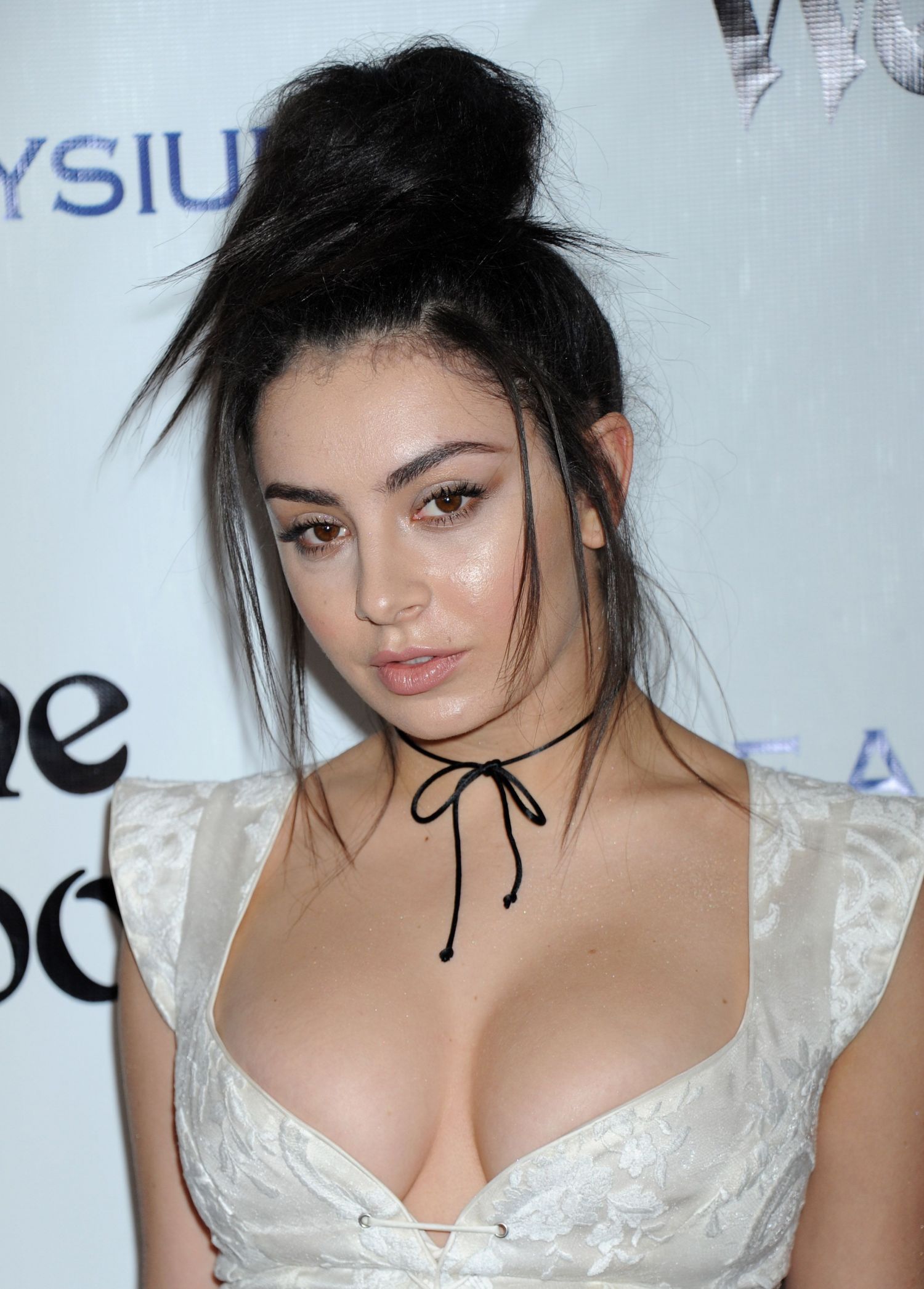 Charli-XCX-201
