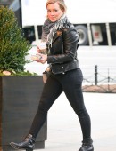 Hilary-Duff-in-Jeans-504