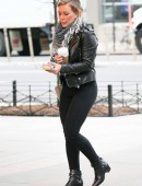 Hilary-Duff-in-Jeans-508