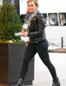Hilary-Duff-in-Jeans-509