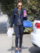 Jessica-Alba-Booty-in-Tights-5