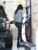 Kendall-Jenner-at-Gas-Station-in-LA-451