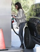 Kendall-Jenner-at-Gas-Station-in-LA-455