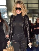 Khloe-Kardashian-Arrives-at-JFK-Airport-4