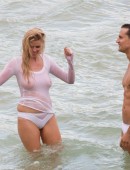 Lara-Stone-in-Wet-T-Shirt-14