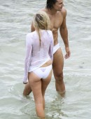 Lara-Stone-in-Wet-T-Shirt-15