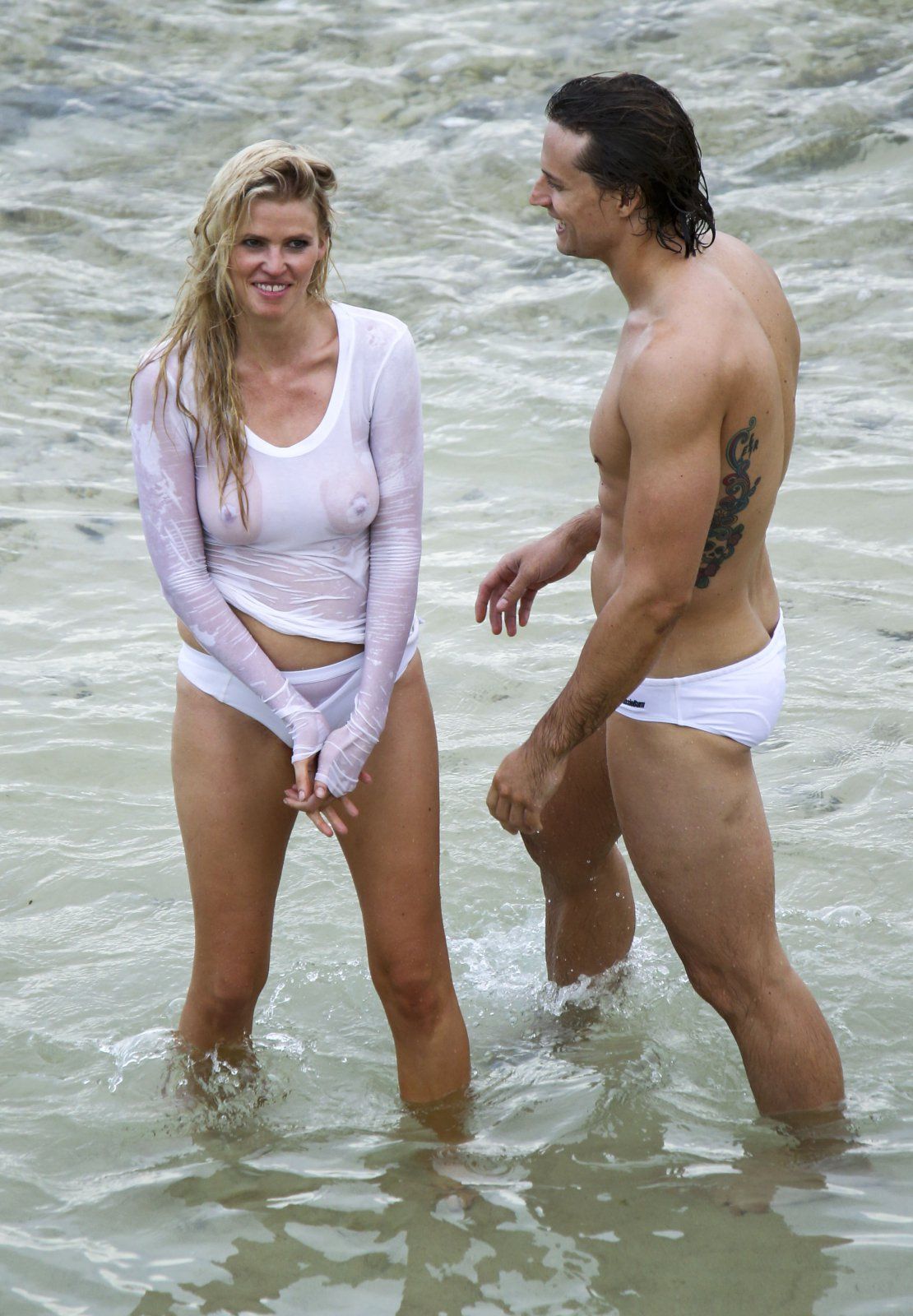 Lara-Stone-in-Wet-T-Shirt-8