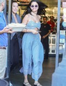 Selena-Gomez-Ou-Grabbing-Lunch-3