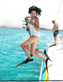 Selena-Gomez-in-Bikini-Bottoms-13