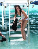Selena-Gomez-in-Bikini-Bottoms-5