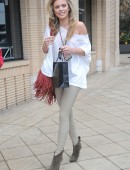 AnnaLynne-McCord-Booty-in-Tights-10