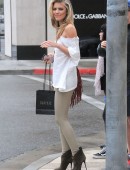AnnaLynne-McCord-Booty-in-Tights-4