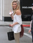AnnaLynne-McCord-Booty-in-Tights-9
