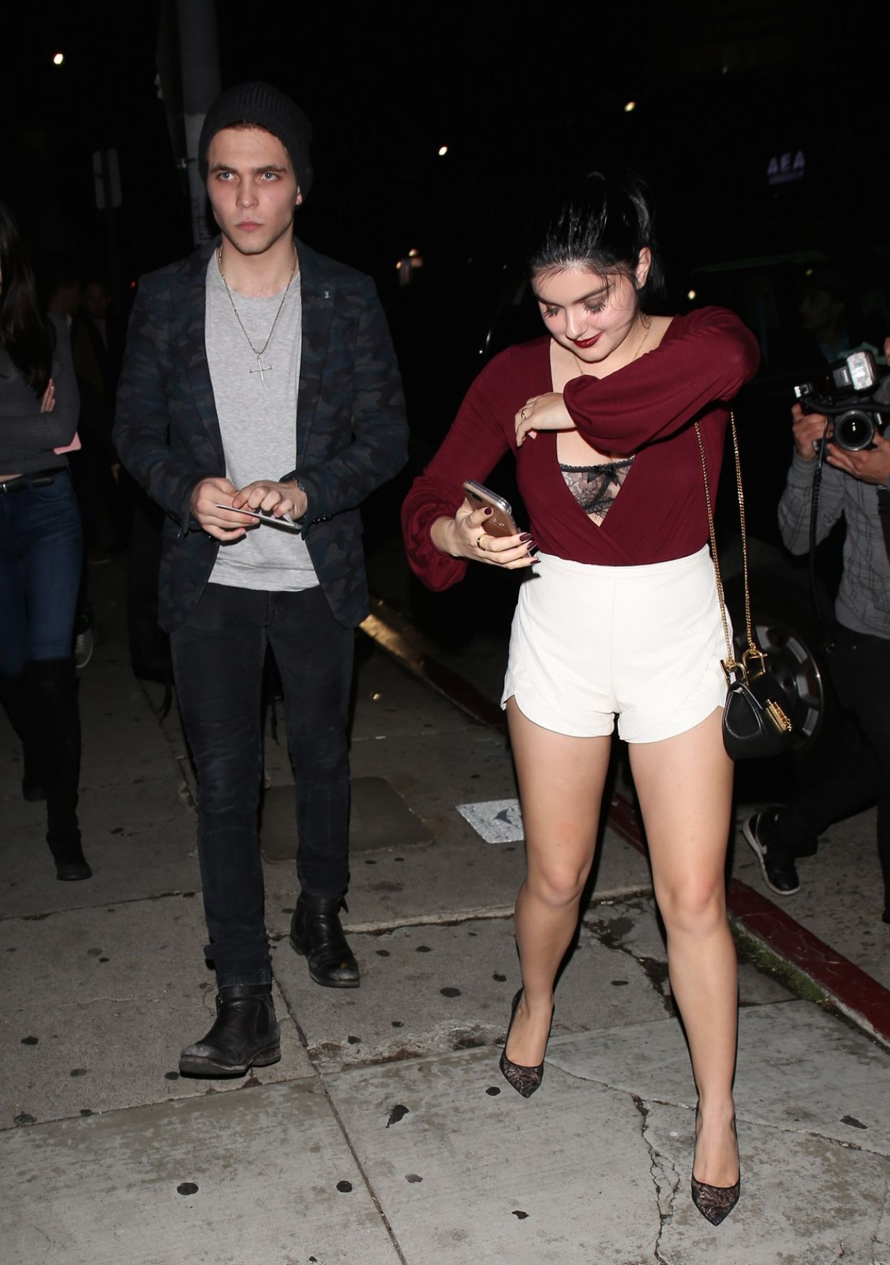 Ariel-Winter-at-The-Nice-Guy-Restaurant-in-West-Hollywood-3