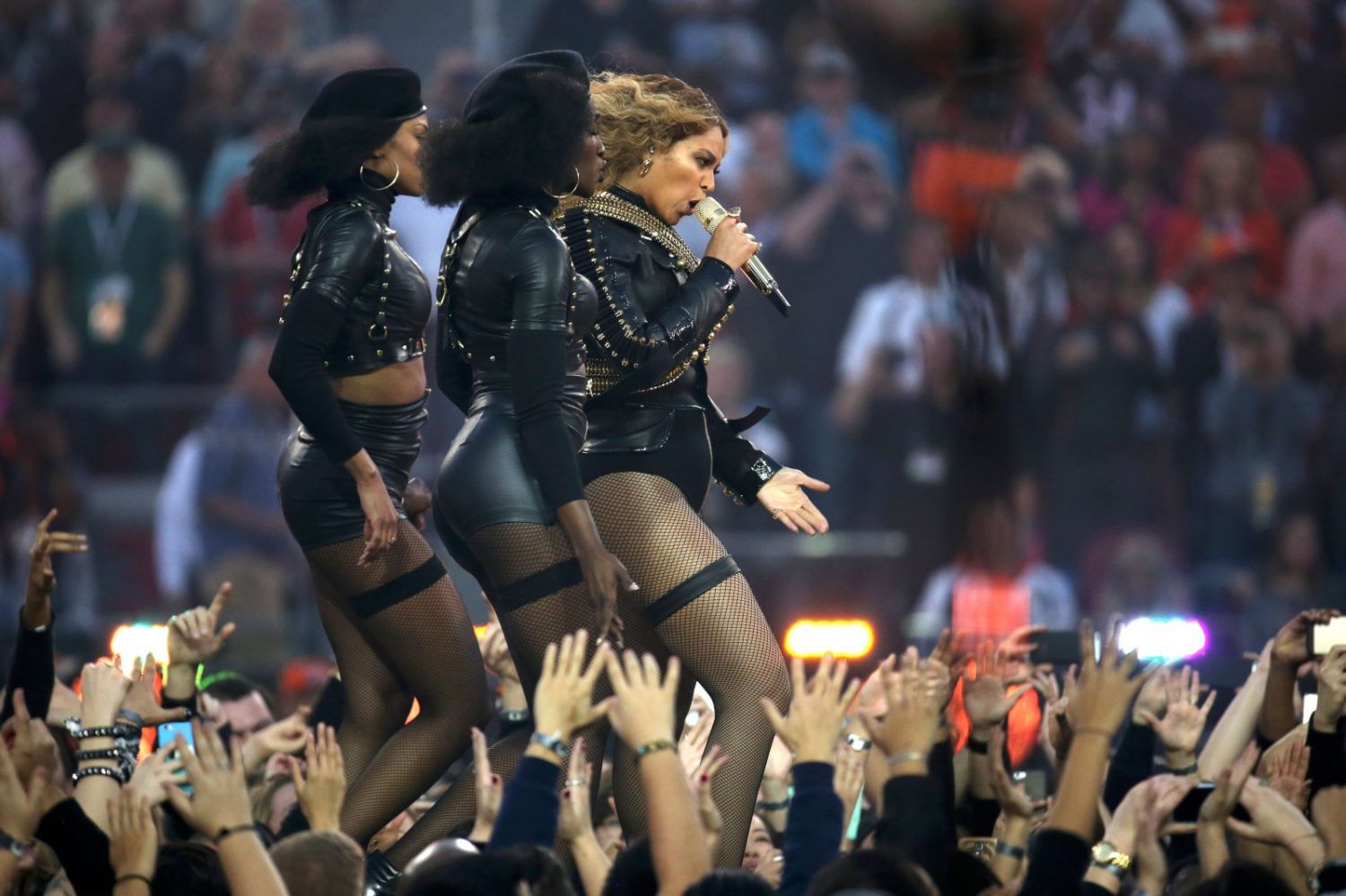Beyonce-Knowles-at-Pepsi-Super-Bowl-50-4