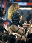 Beyonce-Knowles-at-Pepsi-Super-Bowl-50-5