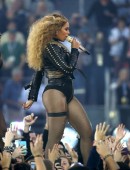 Beyonce-Knowles-at-Pepsi-Super-Bowl-50-7