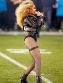 Beyonce-Knowles-at-Pepsi-Super-Bowl-50-8