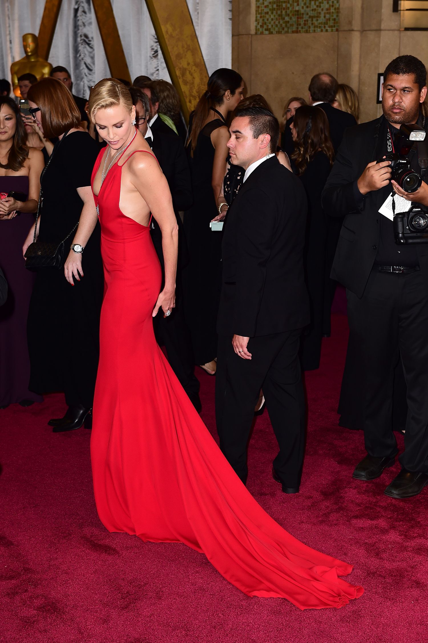 Charlize-Theron-88th-Annual-Academy-Awards-2