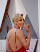 Charlize-Theron-88th-Annual-Academy-Awards-6