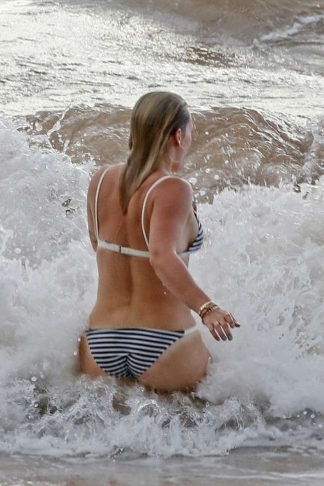 Hilary-Duff-in-Bikini-59
