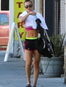 Kaley-Cuoco-Yoga-Class-Studio-City-6