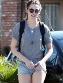 Kristen-Stewart-Leggy-in-Shorts-1
