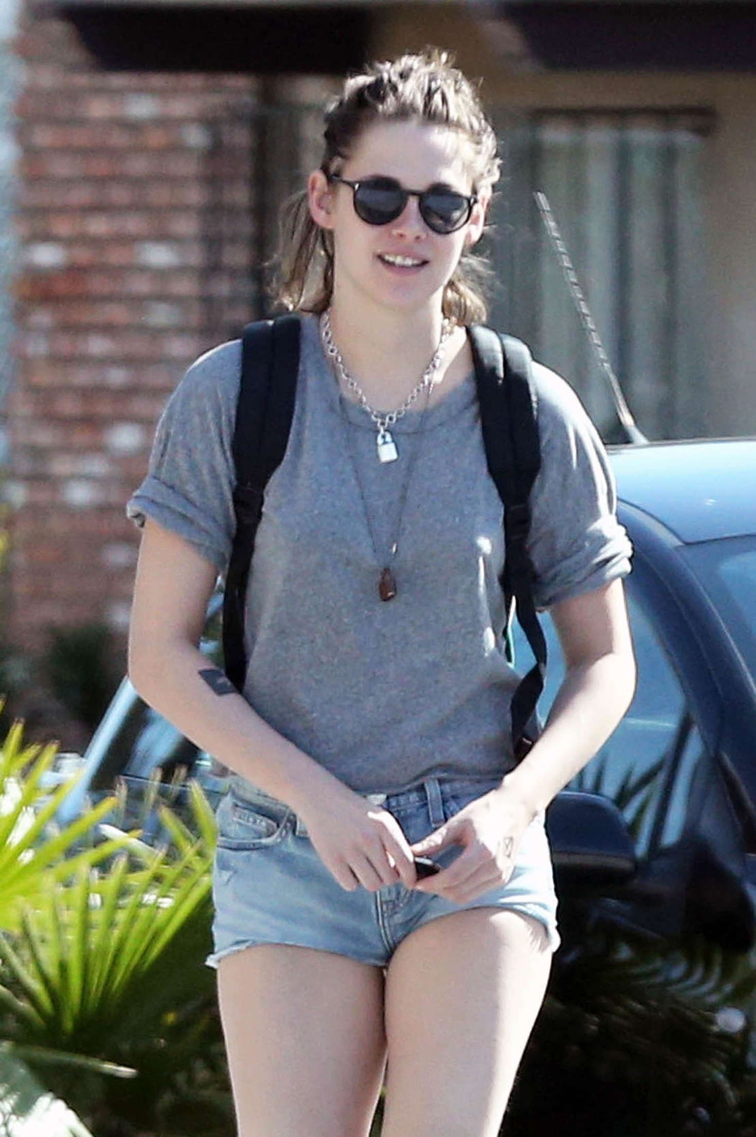 Kristen-Stewart-Leggy-in-Shorts-1