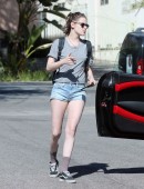 Kristen-Stewart-Leggy-in-Shorts-15