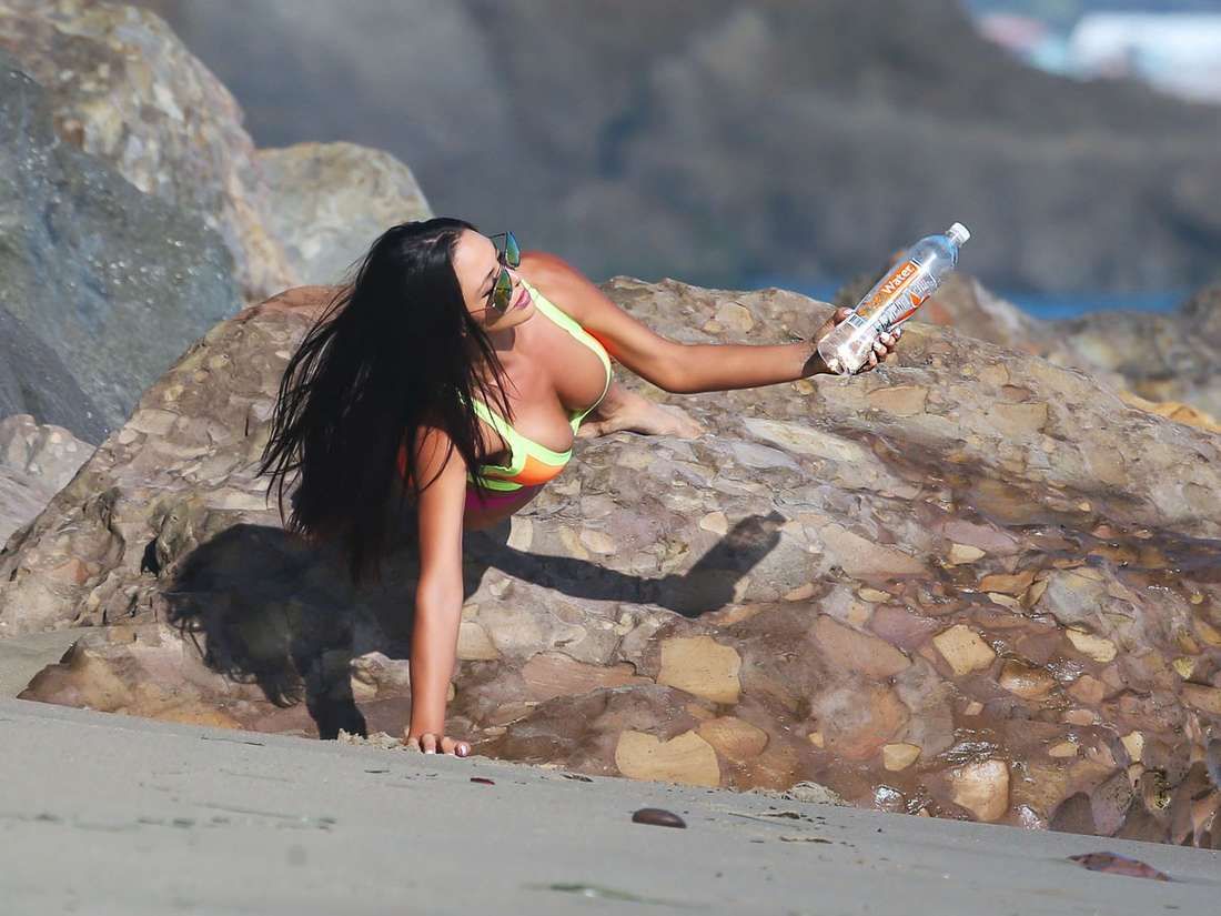 Val-Fit-138-Water-Bikini-Photoshoot-9