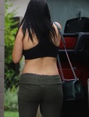 Ariel-Winter-at-Friend's-House-2