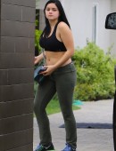 Ariel-Winter-at-Friend's-House-5