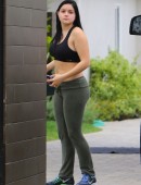 Ariel-Winter-at-Friend's-House-6