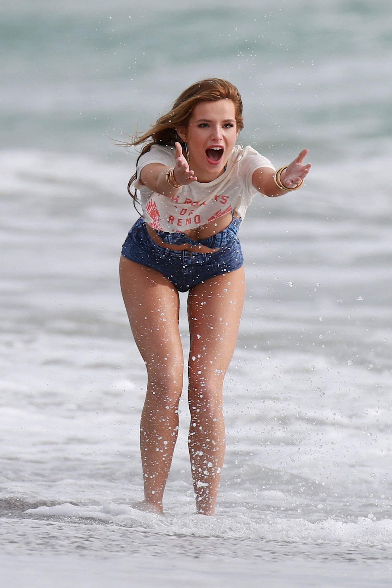Bella-Thorne-Bikini-Photoshoot-Candids-in-Malibu-11