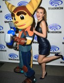 Bella-Thorne-WonderCon-2016-5