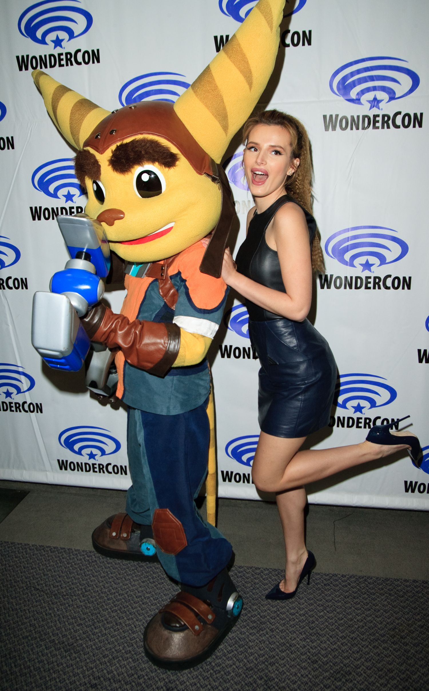Bella-Thorne-WonderCon-2016-5